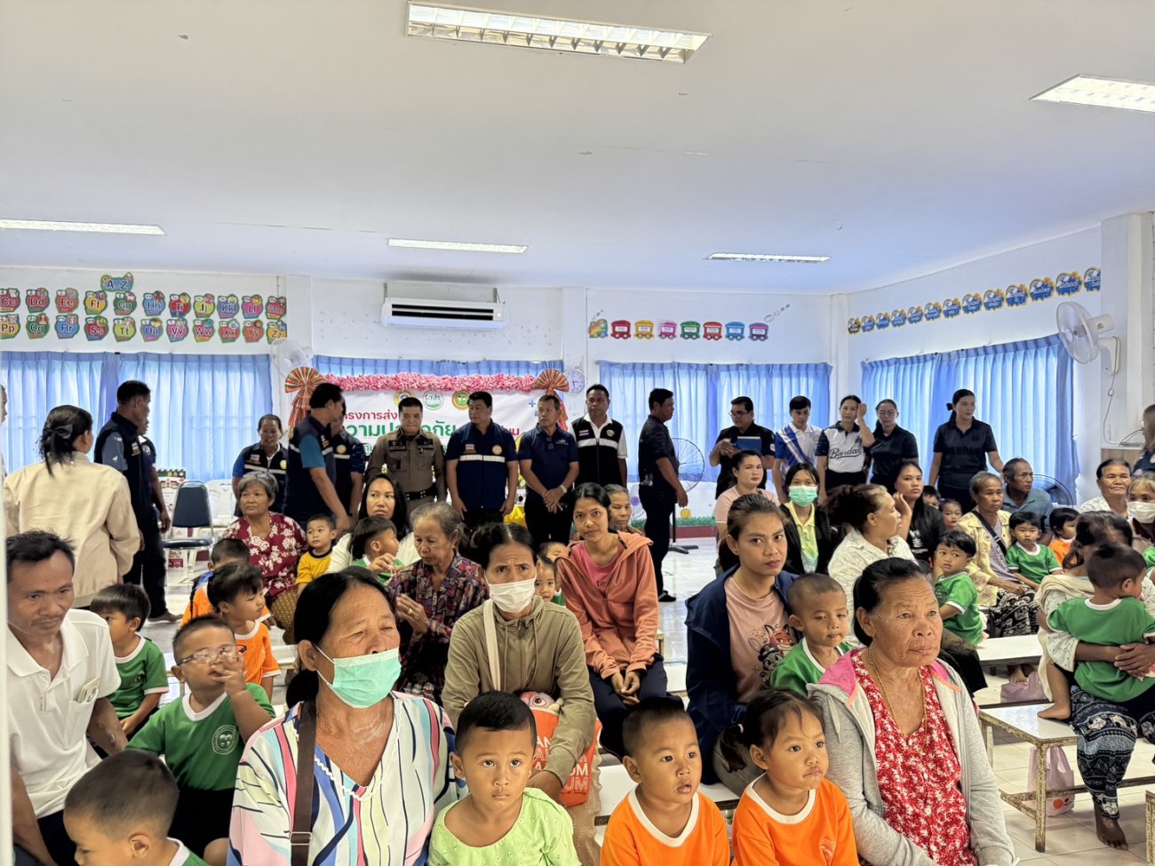 วันที่ 25 สิงหาคม 2569 กองสาธารณสุขและสิ่งแวดล้อม ได้รับมอบหมายจากนายพนาพัฒน์ ชะลุนรัมย์ นายกเทศมนตรีตำบลปราสาท ให้ออกติดตามการดำเนินการโครงการส่งเสริมความปลอดภัยของผู้เรียน ศูนย์พัฒนาเด็กเล็กบ้านมะขามป้อม ซึ่งได้รับการอุดหนุนงบประมาณจากกองทุนหลักประกันสุขภาพตำบลปราสาท  พร้อมกันนี้ท่านนายกได้เป็นประธานในการเปิดโครงการดังกล่าวด้วย