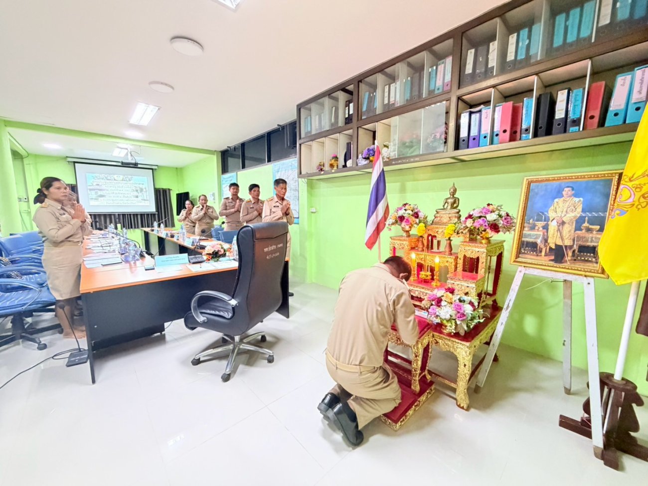 การประชุมสภาเทศบาลตำบลปราสาท สมัยสามัญ สมัยที่ 3 ครั้งที่ 2 ประจำปี พ.ศ.2569 วันศุกร์ ที่ 28 สิงหาคม พ.ศ.2569 เวลา 10.00 น. ณ ห้องประชุมสภาเทศบาลตำบลปราสาท อำเภอบ้านด่าน จังหวัดบุรีรัมย์ นำโดย นายวิษณุ สังเกตุกิจ ประธานสภาเทศบาลตำบลปราสาท เป็นประธานในการประชุม โดยมี นายพนาพัฒน์ ชะลุนรัมย์ นายกเทศมนตรีตำบลปราสาท คณะผู้บริหาร ปลัดเทศบาล รองปลัดเทศบาล หัวหน้าส่วนราชการ และสมาชิกสภาเทศบาลตำบลปราสาท เข้าร่วมประชุมเพื่อพิจารณาร่างเทศบัญญัติงบประมาณรายจ่ายประจำปี งบประมาณ พ.ศ.2570 สภาเทศบาลตำบลปราสาทมีมติเห็นชอบร่างเทศบัญญัติงบประมาณรายจ่ายประจำปี งบประมาณ พ.ศ.2570