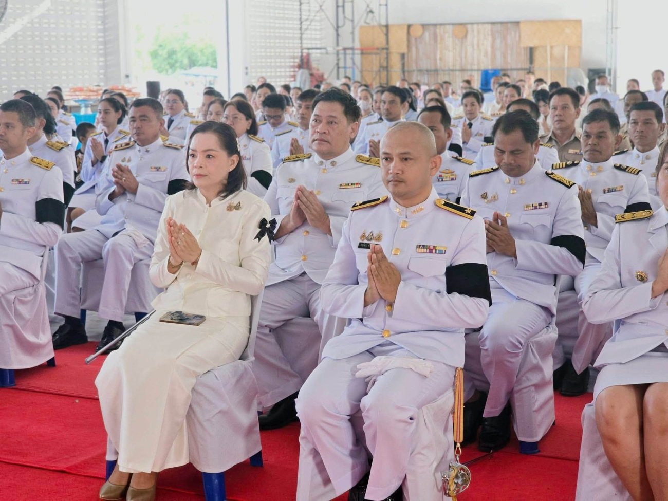 ร่วมกิจกรรมเนื่องใน “วันนวมินทรมหาราช” ๑๓ ตุลาคม ๒๕๖๙ น้อมรำลึกในพระมหากรุณาธิคุณอันหาที่สุดมิได้ วันที่ ๑๓ ตุลาคม ๒๕๖๙ ตั้งแต่เวลา ๐๗.๐๐ น. เป็นต้นไป นายพนาพัฒน์ ชะลุนรัมย์ นายกเทศมนตรีตำบลปราสาท พร้อมด้วยคณะผู้บริหาร สมาชิกสภาเทศบาล หัวหน้าส่วนราชการ พนักงานเทศบาลตำบลปราสาท ร่วมพิธีเจริญพระพุทธมนต์ พร้อมวางพวงมาลาฯ และทำบุญตักบาตรถวายเป็นพระราชกุศล เนื่องใน “วันนวมินทรมหาราช” ซึ่งเป็นวันคล้ายวันสวรรคตของพระบาทสมเด็จพระบรมชนกาธิเบศร มหาภูมิพลอดุลยเดชมหาราช บรมนาถบพิตร (รัชกาลที่ ๙) เพื่อแสดงความจงรักภักดีและน้อมรำลึกในพระมหากรุณาธิคุณอันหาที่สุดมิได้ ที่ทรงมีต่อปวงชนชาวไทยทุกหมู่เหล่า ณ หอประชุมอำเภอบ้านด่าน